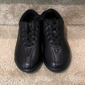 Easy Spirit Black Leather Walking Shoes - 7.5